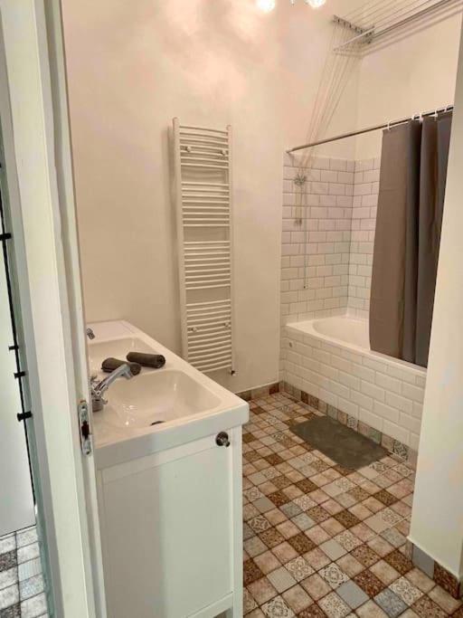 Knezits Spacious Ac Terrace Free Parking Budapest Eksteriør billede