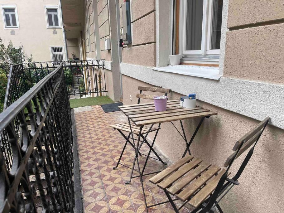 Knezits Spacious Ac Terrace Free Parking Budapest Eksteriør billede