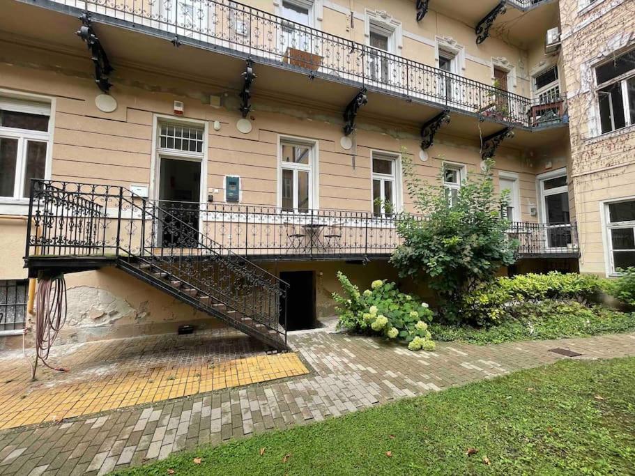 Knezits Spacious Ac Terrace Free Parking Budapest Eksteriør billede
